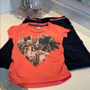 Bench tee and cropped pants